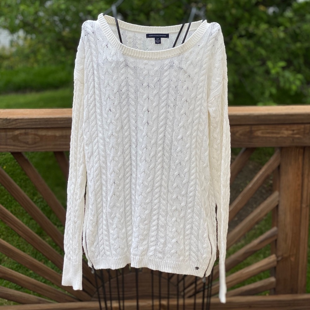 American Eagle White Sweater with zippers